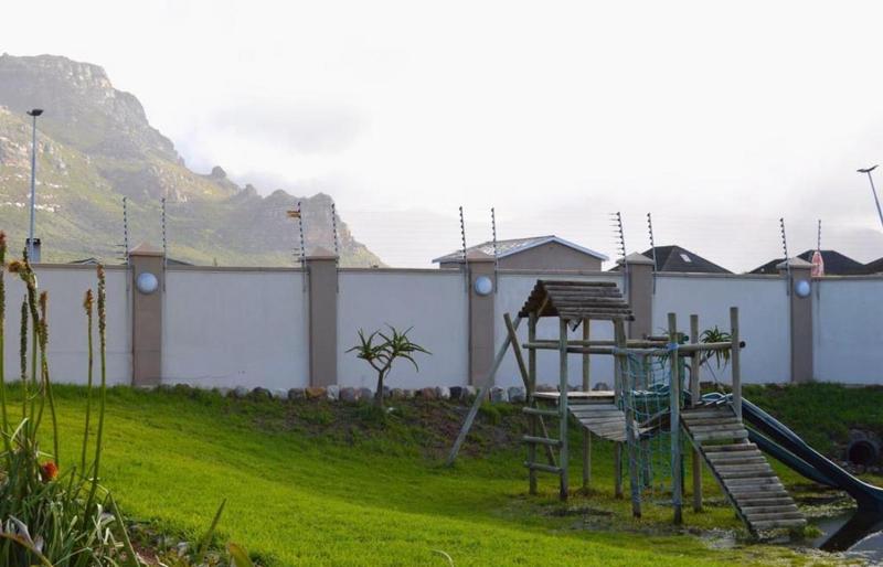 To Let 3 Bedroom Property for Rent in Costa Da Gama Western Cape